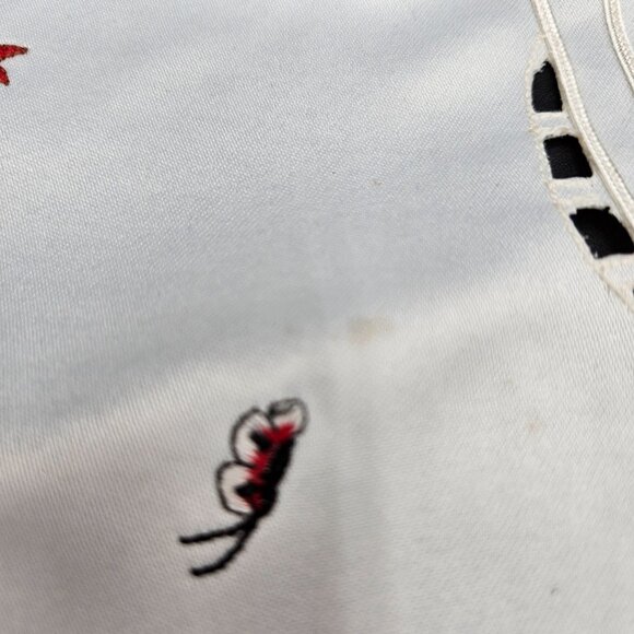 Vintage cottagecore scalloped edge chick and egg embroidered table runner - Picture 2 of 6